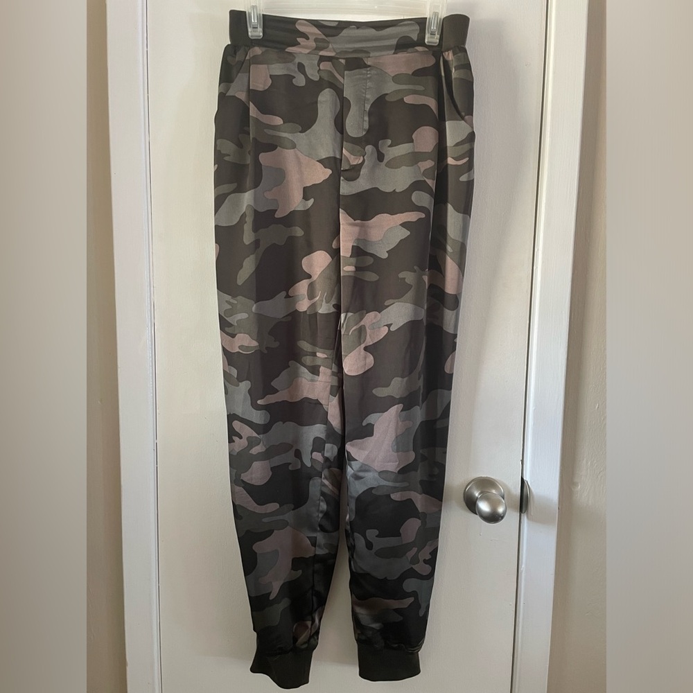 Mittoshop women’s camp pants. Silky pants. Elastic waist.